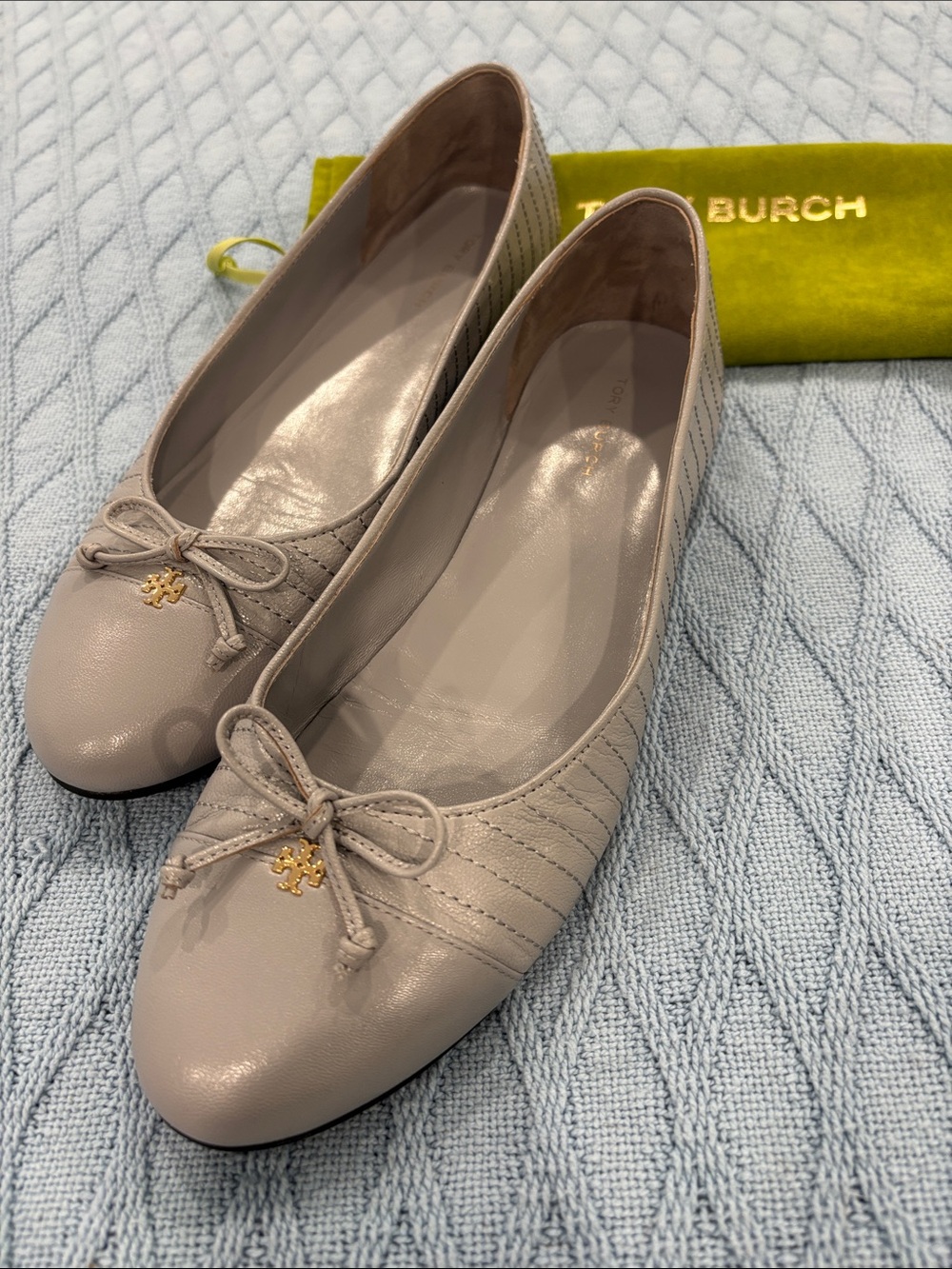 Tory Burch Light Grey Leather Quilted Ballet Flats with Gold Logo